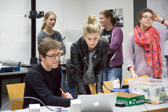 Lehre der Fotografie Seminarsituation im Arbeitsbereich Fotografie